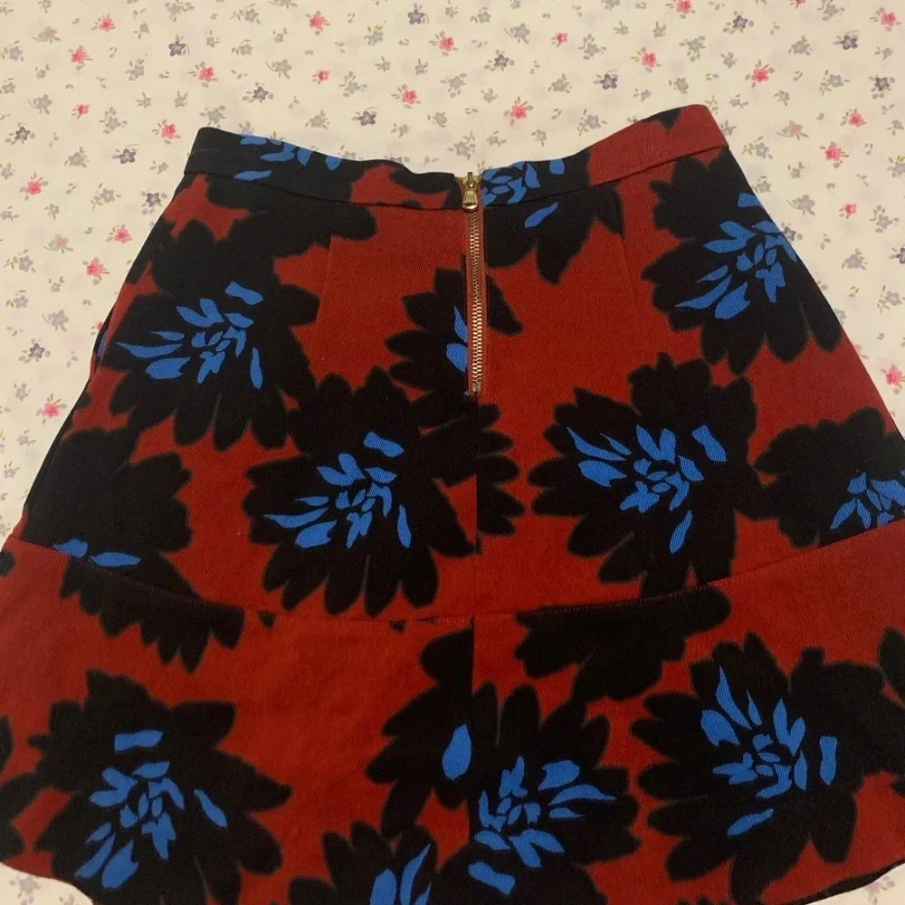 J CREW Stylish Floral Skirt - Red and Blue size 2